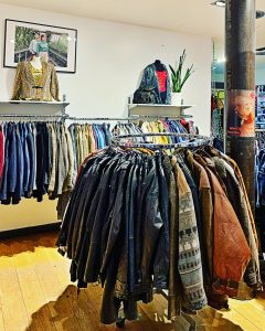 Vintage kleding shoppen Think Twice in Antwerpen - Plusfours