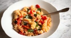 Recept: Easy pasta met cherrytomaatjes en basilicum