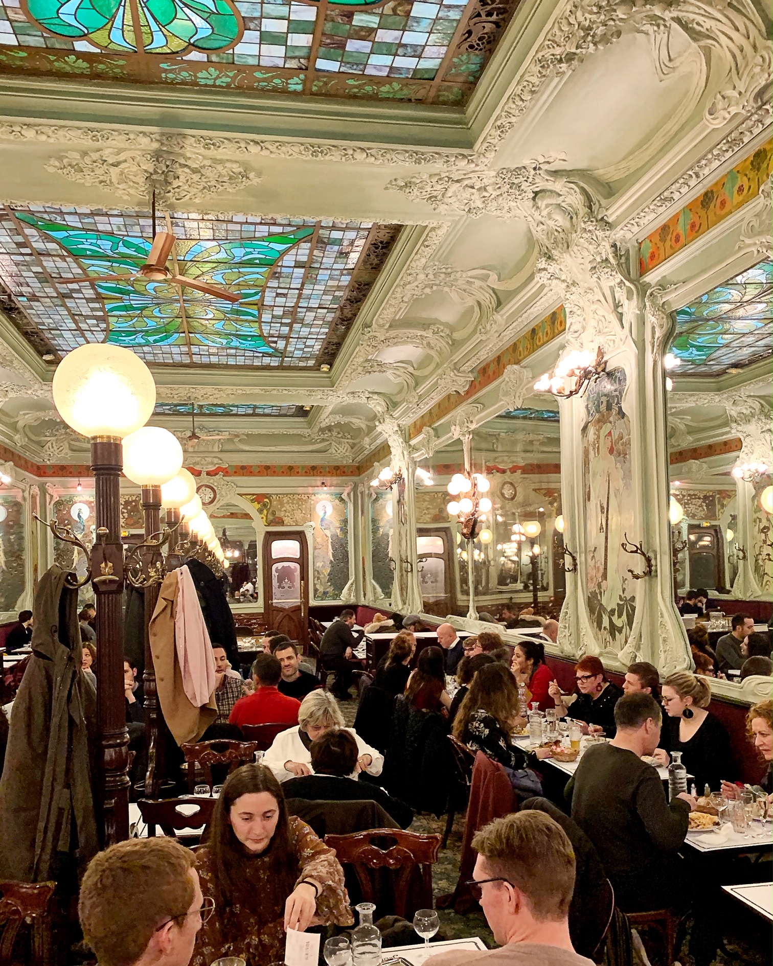 Bouillon Julien in Parijs kleurt groen Monsieur Plusfours